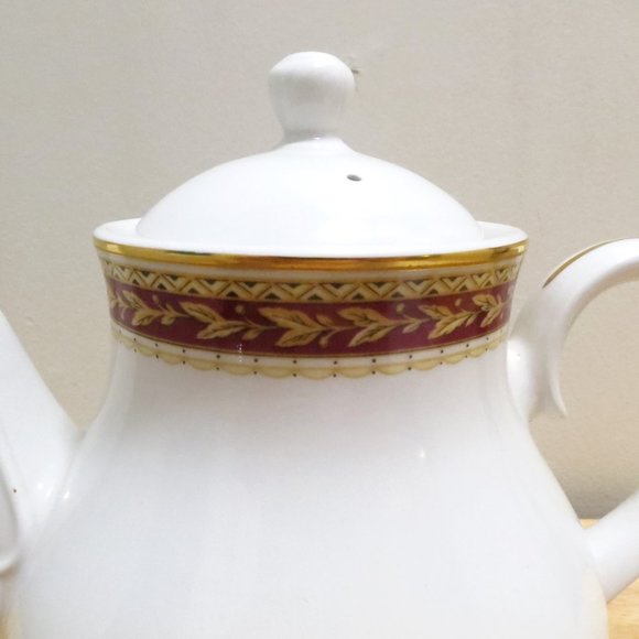 Vinttage Churchill Teapot Coffee Hotelware White 30 oz Porcelain 6.75" England - Picture 7 of 11